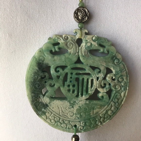 Stunning crystal and jade statement necklace - Picture 4 of 8